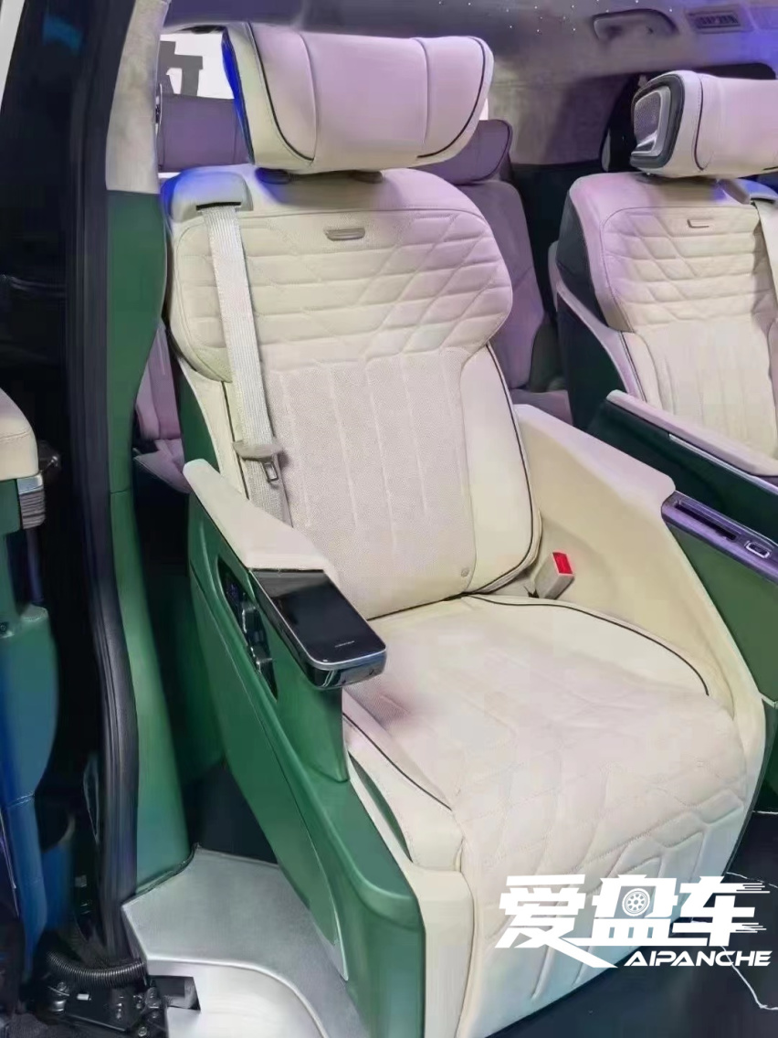 商务车传祺M8内饰改装罕见玩法祖母绿，不仅好看而且比较有面