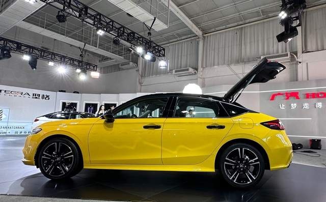 试驾型格HATCHBACK，彰显年轻人个性的潮玩新宠