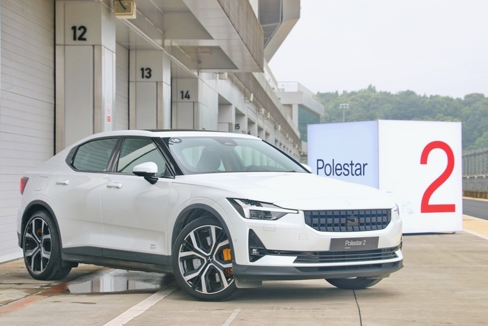 极星 2 来了，但我说它不是特斯拉Model 3的对手