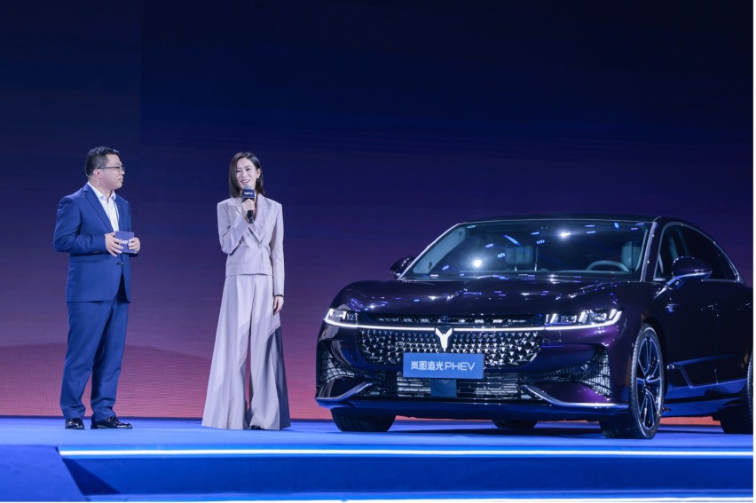 开创混动豪华新时代 岚图追光PHEV 25.28万元起售