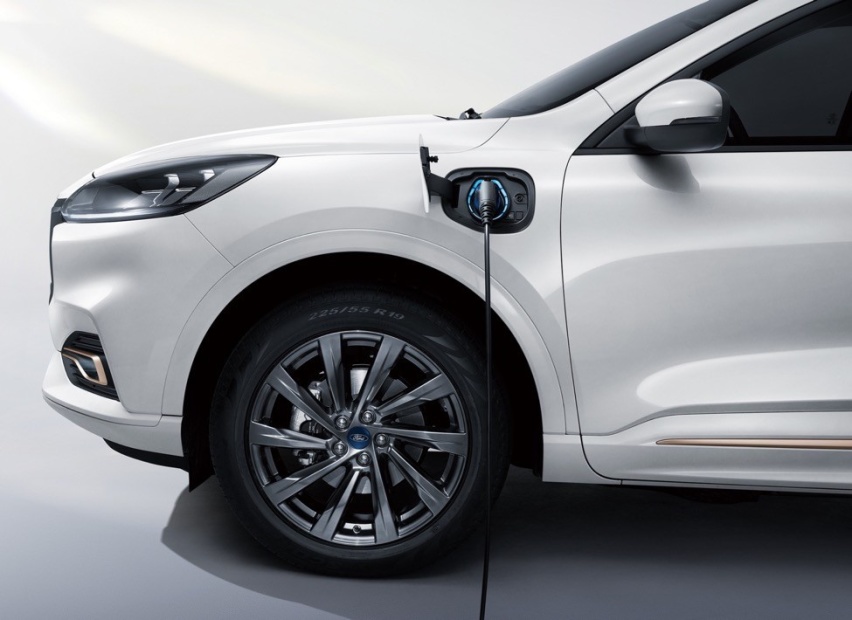 福特全新高端中大型SUV EVOS领衔，掀起福特E浪潮