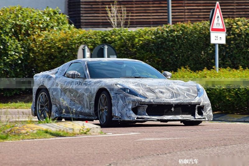 ferrari-812-versione-speciale-prototipo-camuflaje-fotos-espia-202177330-1618928462_1.jpg
