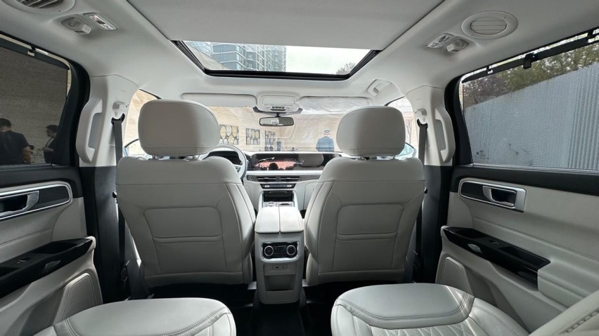 40万买家庭6座豪华SUV，福特探险者赤金版值得推荐吗？