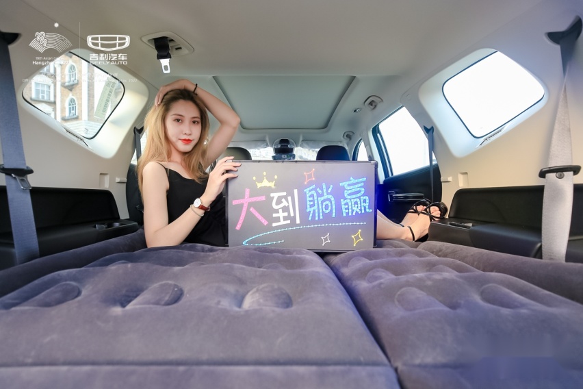 空间媲美汉兰达，价格却不到一半，吉利豪越“躺赢”靠啥魔法？