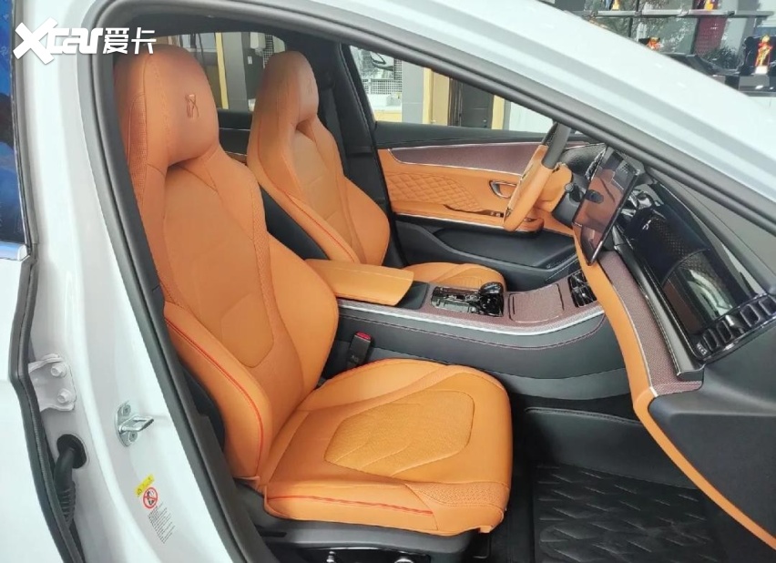 15万级混动轿车二选一！汉DM-i稳如老狗，星耀8凭啥抢风头？