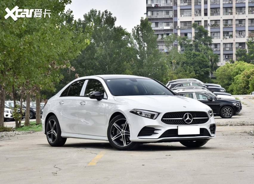 综合而言,奔驰a级作为家族的入门级车型,设计方面不可否认,颜值的确