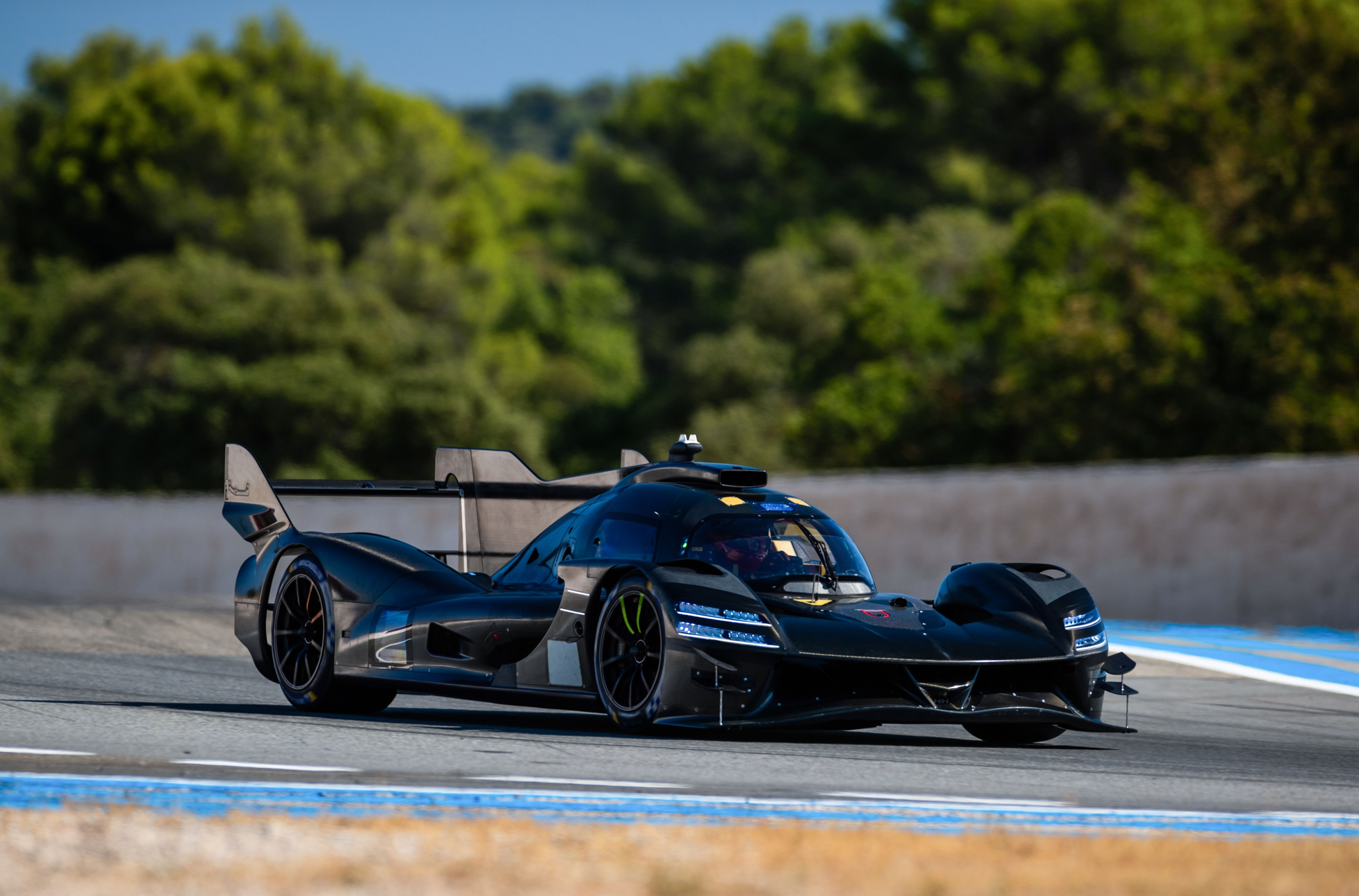 耐力賽蓄勢(shì)待發(fā):捷尼賽思Magma車隊(duì)GMR-001賽車底盤完成組裝 耐力賽蓄勢(shì)待發(fā):捷尼賽思Magma車隊(duì)GMR-001賽車底盤完成組裝