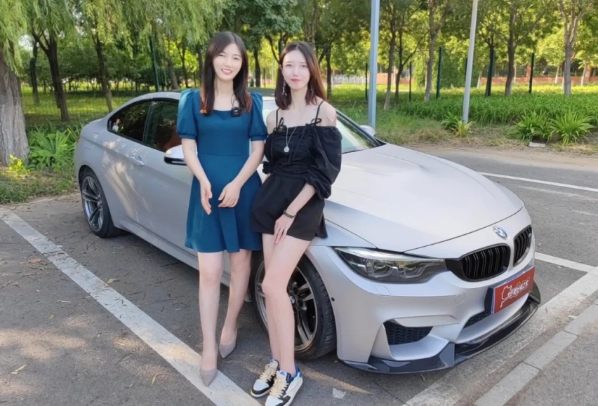 女生开了宝马M4都种草？大长腿美女车主分享买车过程！老凡尔赛了