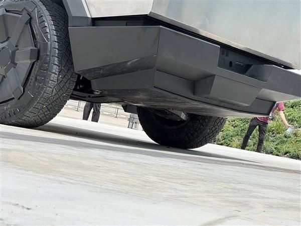 特斯拉官宣第一辆电动皮卡Cybertruck下线！
