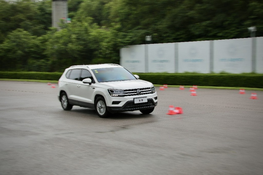 紧凑型SUV“三国杀”：4008VS RAV4 VS途岳