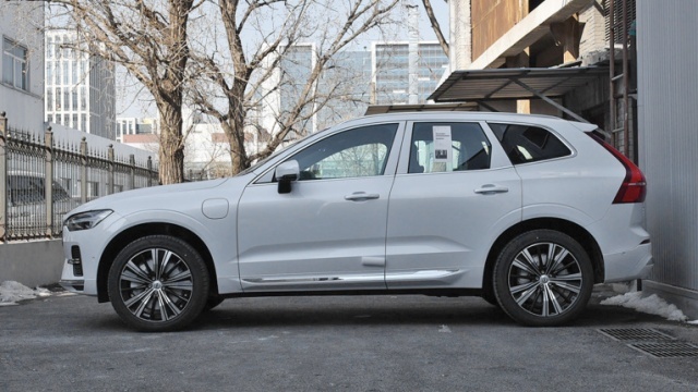 新款沃尔沃XC60 T8：纯电续航有64公里，养车每月要花2200元
