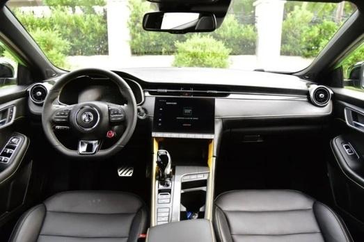 潮流青年必选的车——2020款名爵6，这尾翼太好看了吧