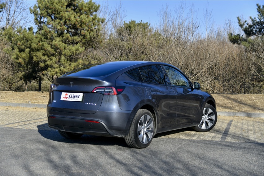试驾国产特斯拉Model Y 向实用性倾斜 价格是真香