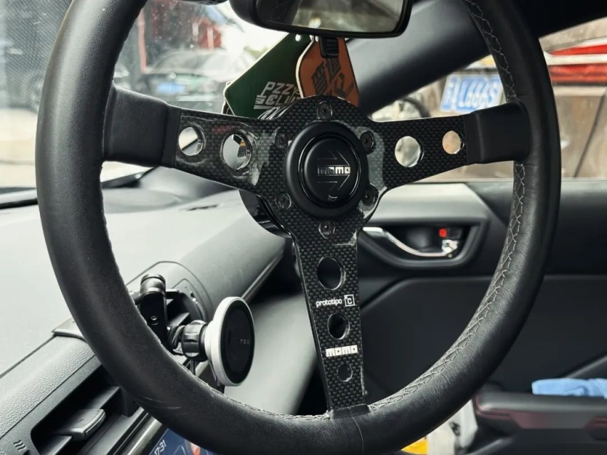 等了两年半的斯巴鲁BRZ ZD8，到手后迫不及待改装一番来圆梦