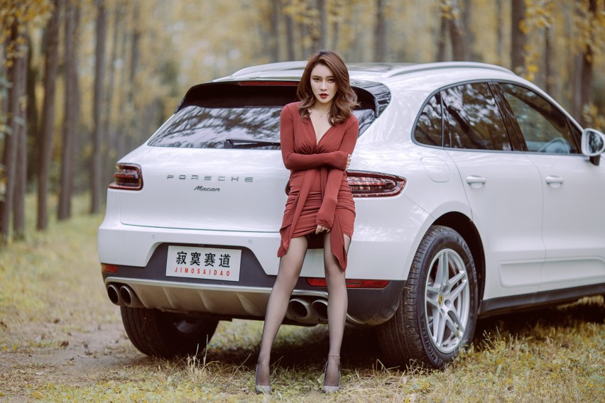 [寂寞赛道] 生活中的妹妹之保时捷MACAN 郊外写真