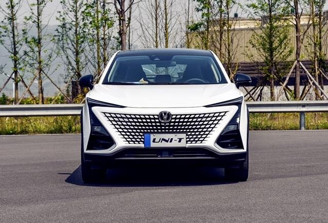 长安UNI-T上市首月销量成功突破3700辆，看看车主怎么评价这款车