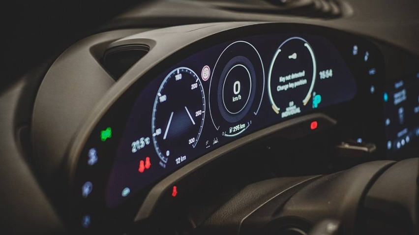 实拍！保时捷Taycan Turbo S，将科技武装到牙齿！