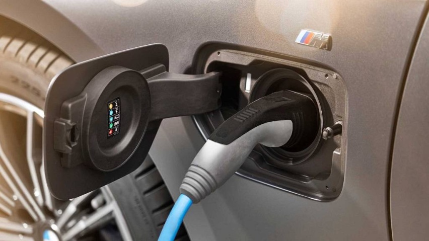 bmw-330e-2019 (4).jpg