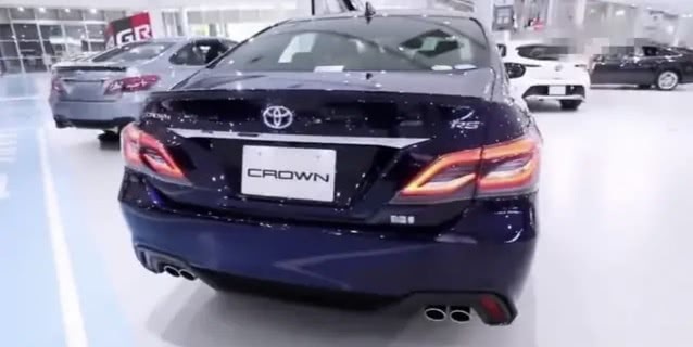 2019款丰田皇冠实车再度现身！3.5L榨出359马力配四驱