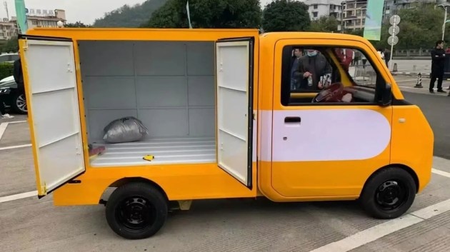 五菱E10 Express实车亮相！多拉快跑小货车，造福快递小哥