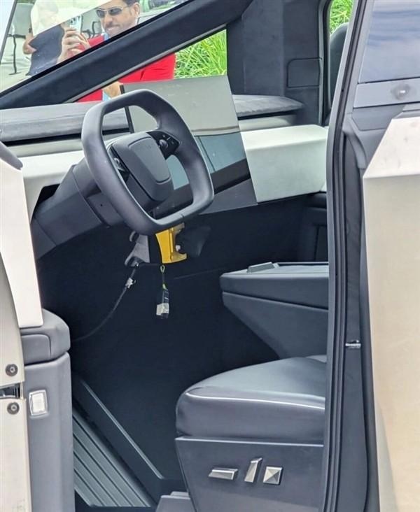 特斯拉官宣第一辆电动皮卡Cybertruck下线！