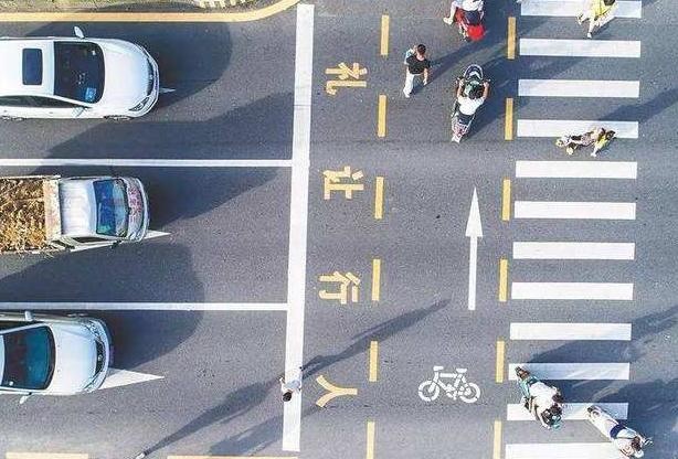 礼让行人又有新规定，车主大呼“不公平”，更容易被罚了