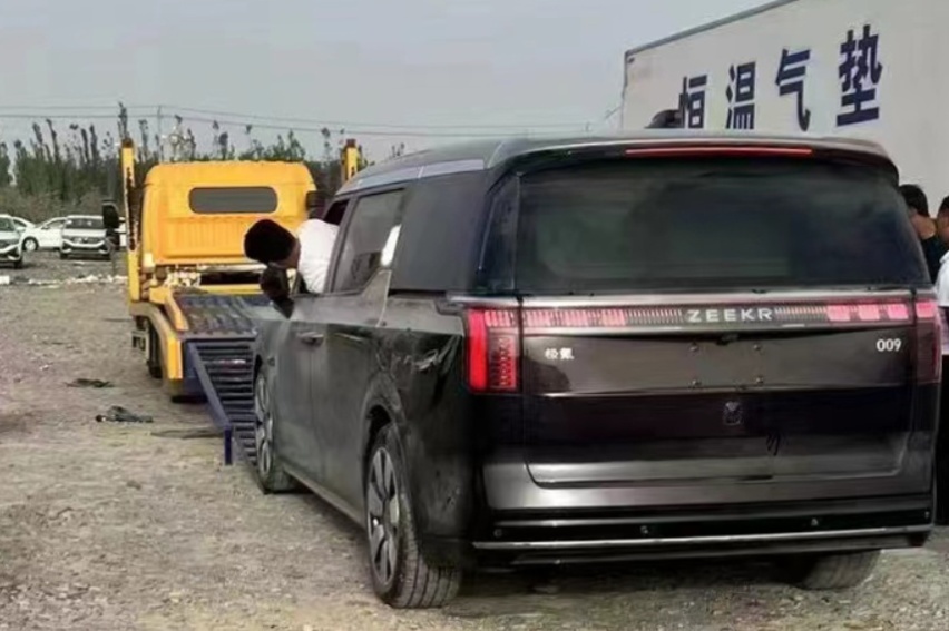 极氪首款中大型MPV预告图发布 定名ZEEKR 009