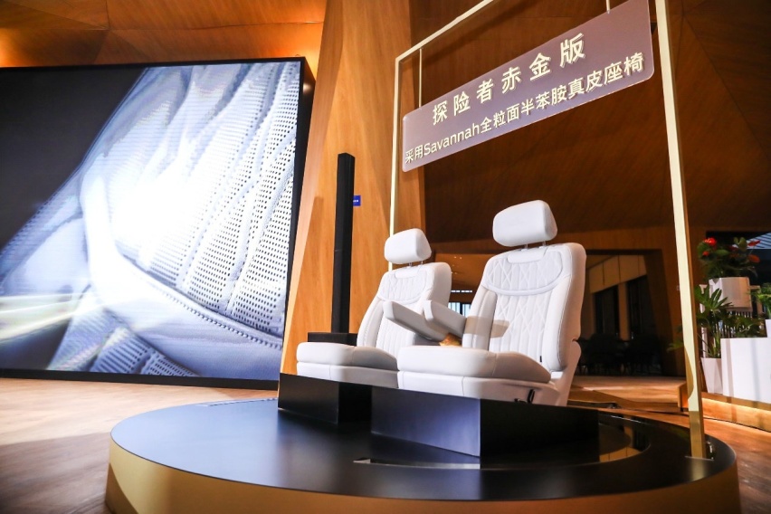 SUV 中的“始祖鸟”，福特探险者赤金版质感不输“奢侈品”