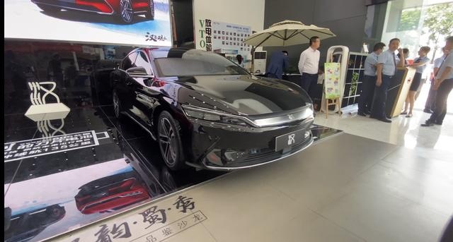 比亚迪汉：“带刀”入场，杀向Model 3/小鹏P7