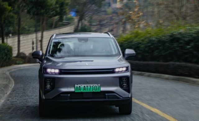 仅售十多万元的7座纯电中型SUV，竟然还支持换电？|试驾睿蓝9
