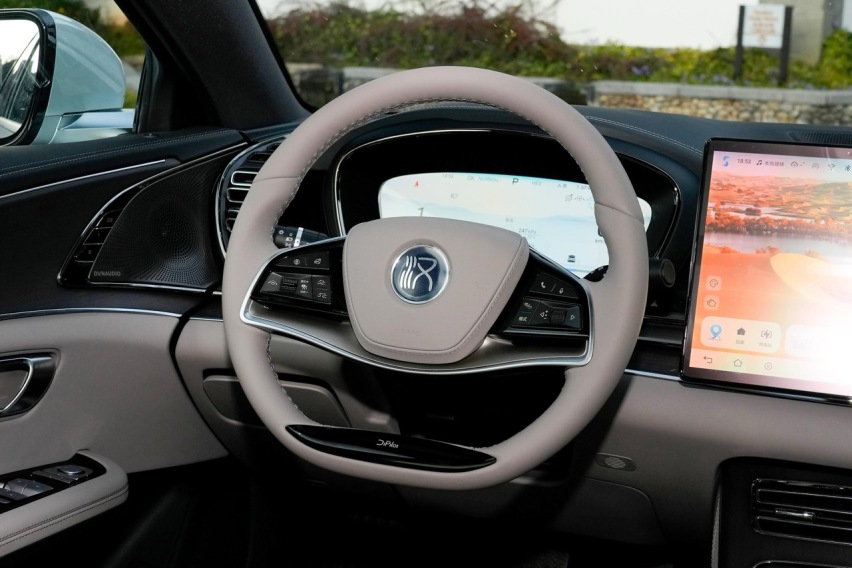 汉DM-i荣耀版对比雅阁e:PHEV，你更喜欢哪一款？