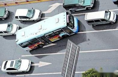 公安部公布十大不文明驾驶行为，你中了几枪？