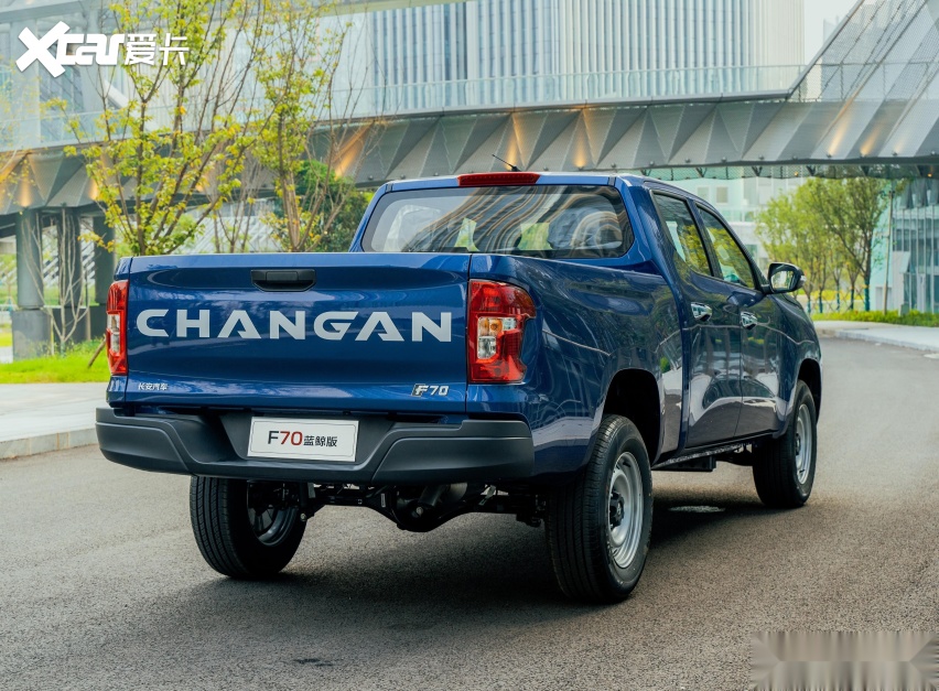 配2.0t动力 长安全新皮卡f70实车亮相 内饰是亮点