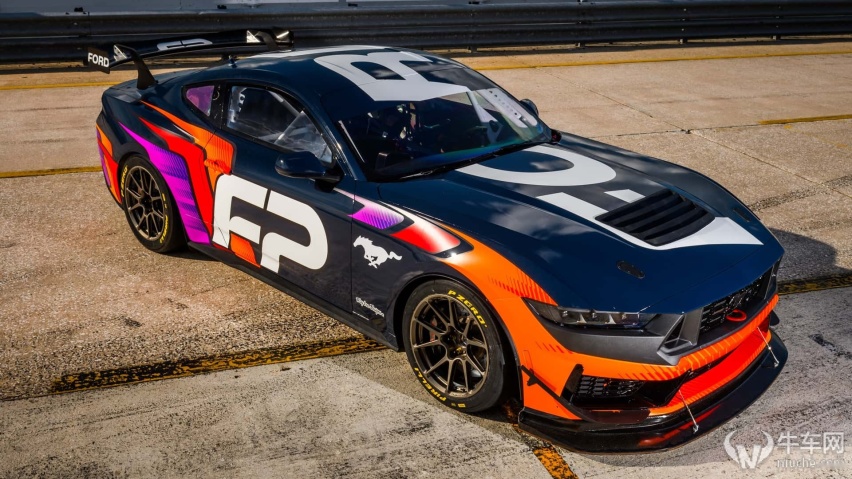 老板新玩具福特GT4赛车 空力套件配5.0L V8发动机