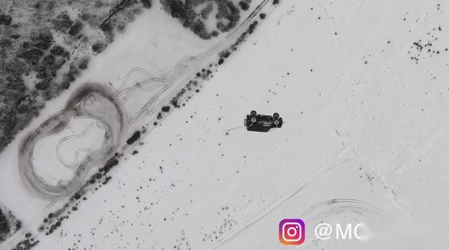 给跪了！奔驰车主表不满，竟把自己的G63从空中直接扔了下来…