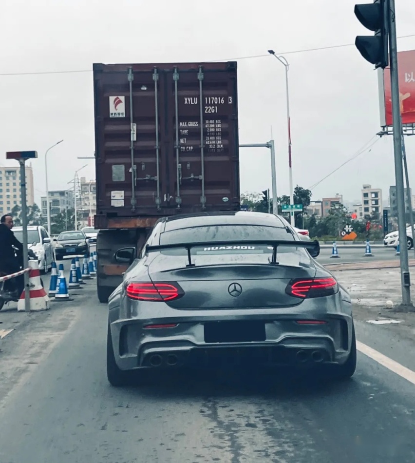 赶在过年前换奔驰C Coupe，加班加点割完宽体快乐过新年