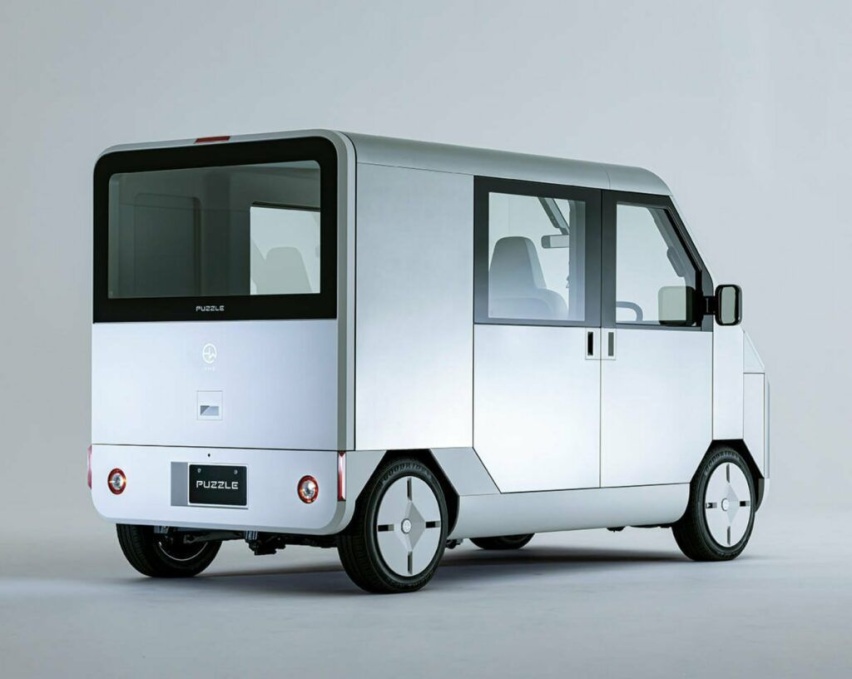日本小可爱电动车K-Van，配备急救箱、电源可供救援使用