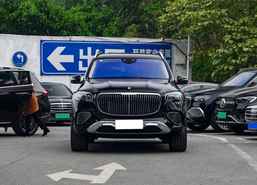 不卖200万都不配叫迈巴赫GLS，内饰风格接近理想MEGA