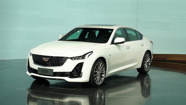 凯迪拉克CT5实拍，2.0T+10AT，尺寸远超宝马3系
