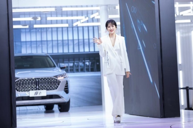 鏖战上海滩：姚安娜助阵，WEY品牌发布“玛奇朵”