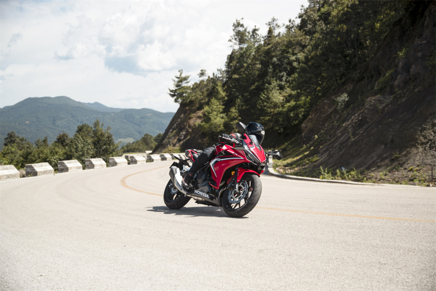 入门双缸仿赛，本田CBR400R，降价凸显性价比