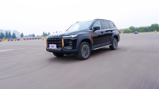 2.0T+8AT，还配三把差速锁，试驾上汽大通领地