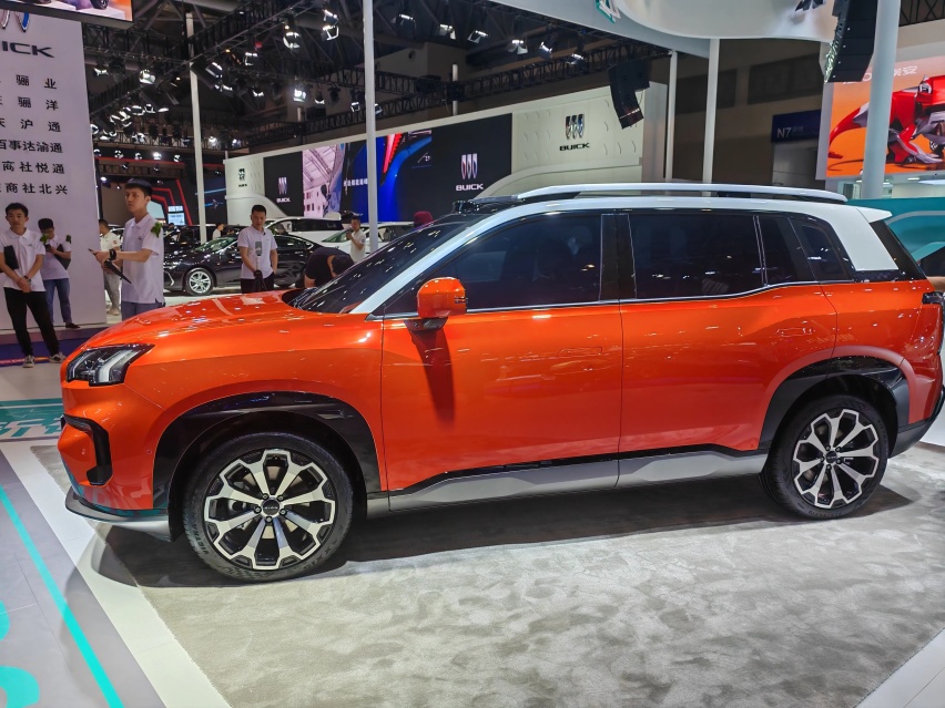 750Km续航纯电智驾SUV AION V霸气亮相重庆车展