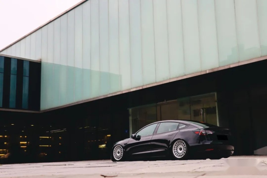 购入特斯拉Model 3玩姿态改装，只因油价涨了两毛钱