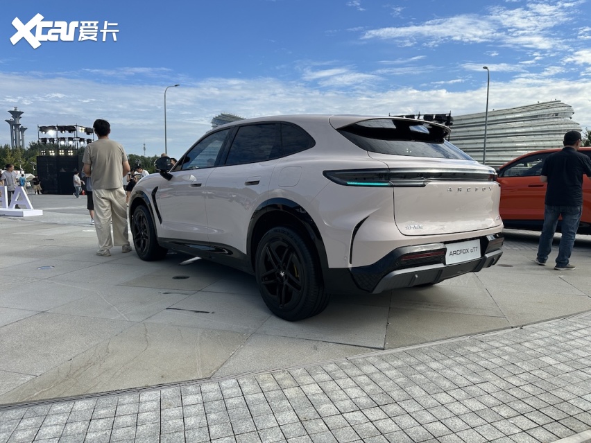 极狐阿尔法T7补贴后售价13.28万起