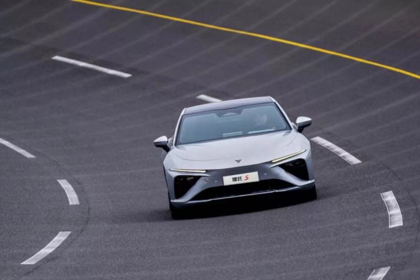 新能源“神仙”打架的2022年，20-30万冲哪台轿车？