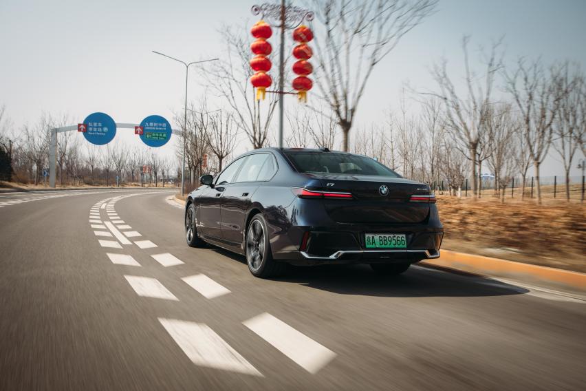 BMW i7：电动之美