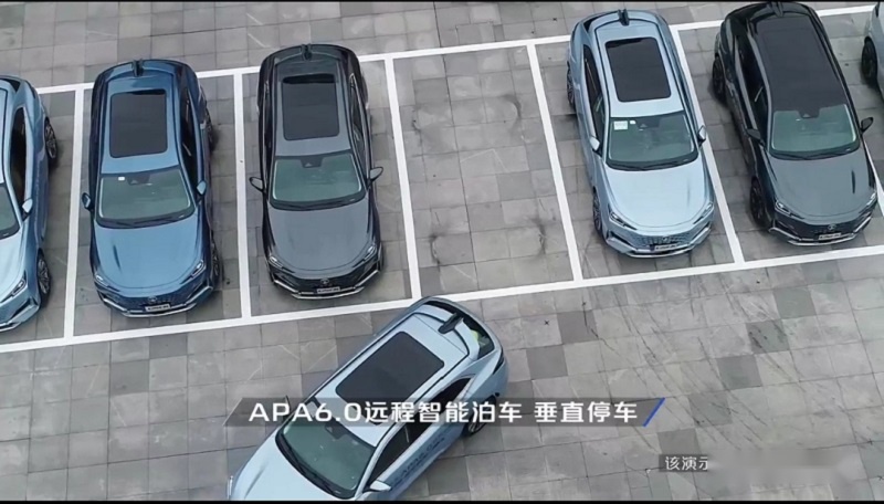 真的美？晒一波 UNI-K的街拍素颜，再聊所谓的科技感