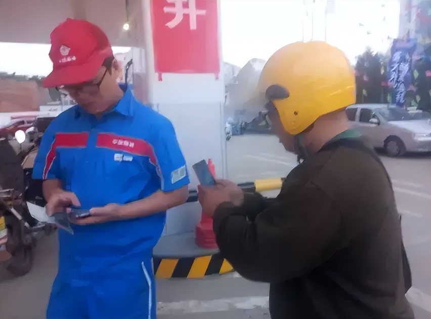 为何加油站不能打电话却可以手机支付？那规定是否该与时俱进了？