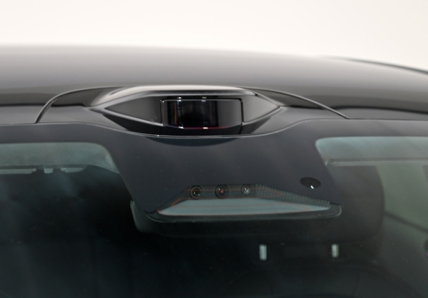 特斯拉Model 3迎来强敌，续航达870km，2.84秒破百